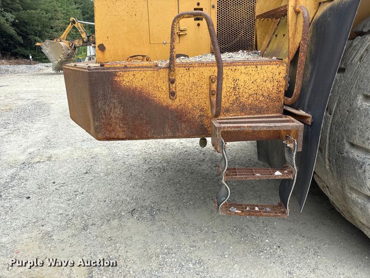 image for item EF1237 2000 Caterpillar 834B wheeled dozer