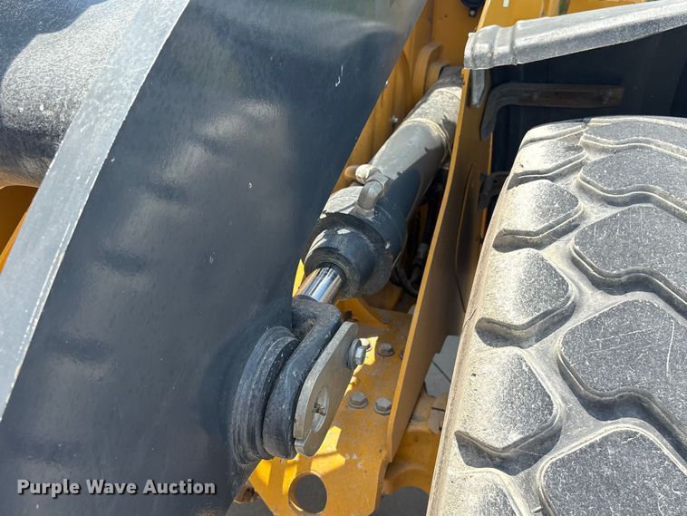 image for item EF1239 2023 John Deere 624P wheel loader