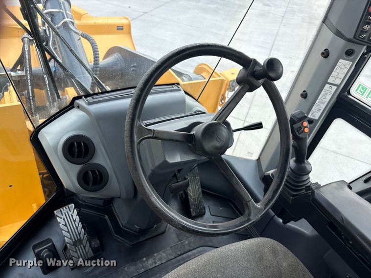 image for item EF1239 2023 John Deere 624P wheel loader