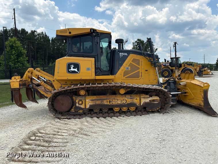 image for item EF1240 2022 John Deere 850L dozer