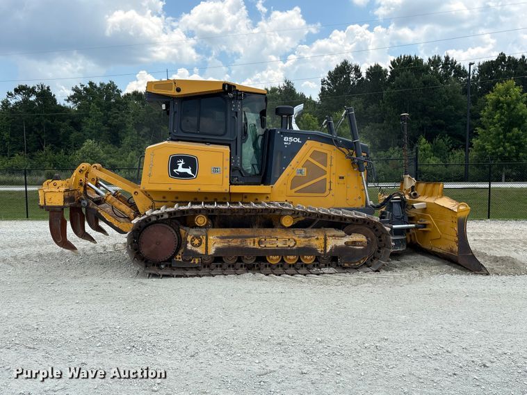 image for item EF1240 2022 John Deere 850L dozer