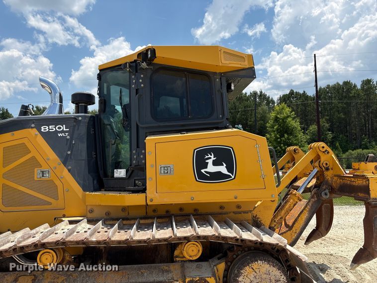 image for item EF1240 2022 John Deere 850L dozer