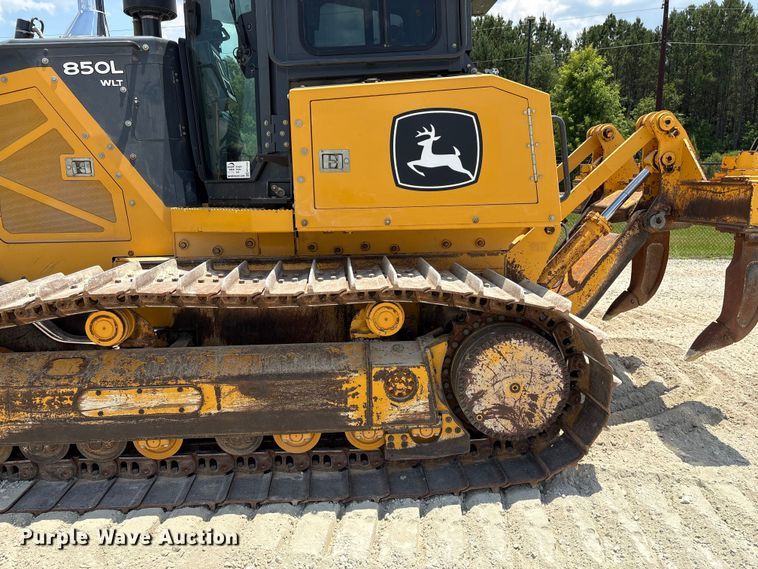 image for item EF1240 2022 John Deere 850L dozer