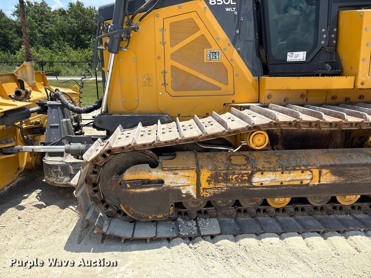 image for item EF1240 2022 John Deere 850L dozer