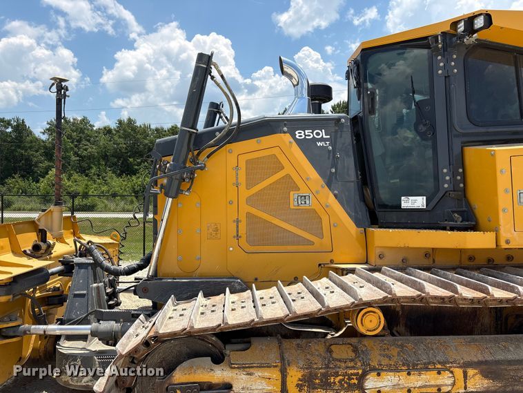 image for item EF1240 2022 John Deere 850L dozer