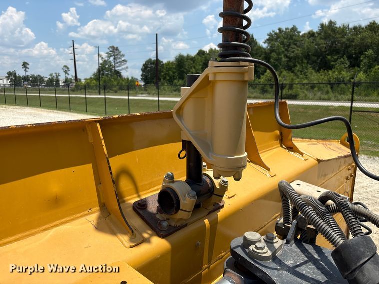 image for item EF1240 2022 John Deere 850L dozer