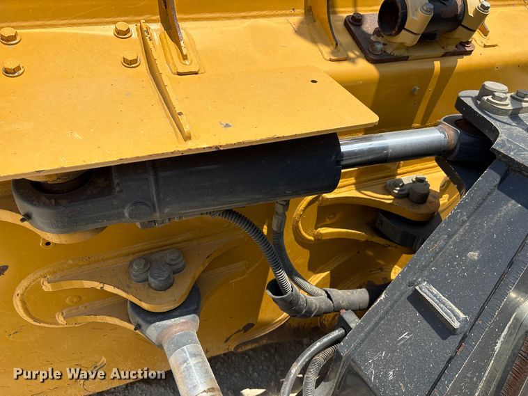 image for item EF1240 2022 John Deere 850L dozer