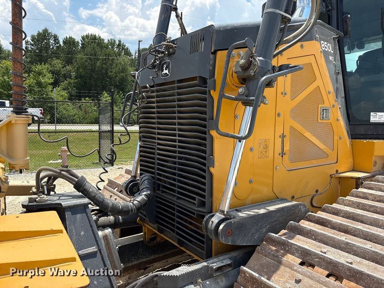 image for item EF1240 2022 John Deere 850L dozer