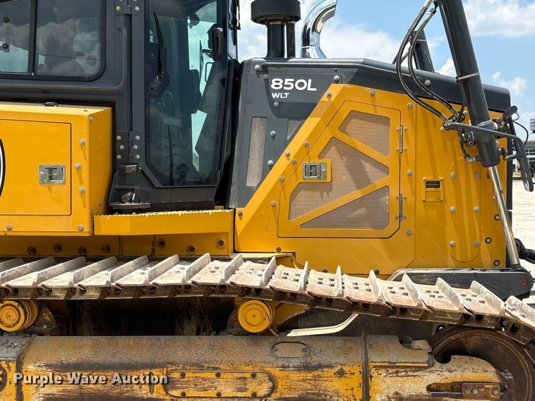 image for item EF1240 2022 John Deere 850L dozer