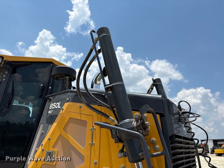 image for item EF1240 2022 John Deere 850L dozer