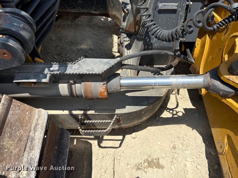 image for item EF1240 2022 John Deere 850L dozer