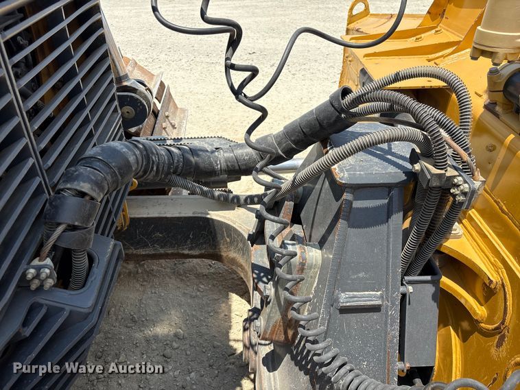 image for item EF1240 2022 John Deere 850L dozer