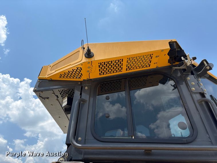image for item EF1240 2022 John Deere 850L dozer