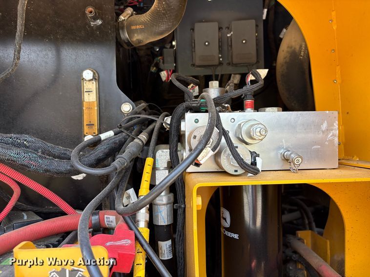 image for item EF1240 2022 John Deere 850L dozer