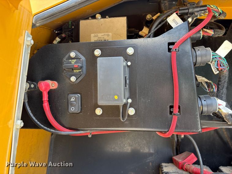 image for item EF1240 2022 John Deere 850L dozer