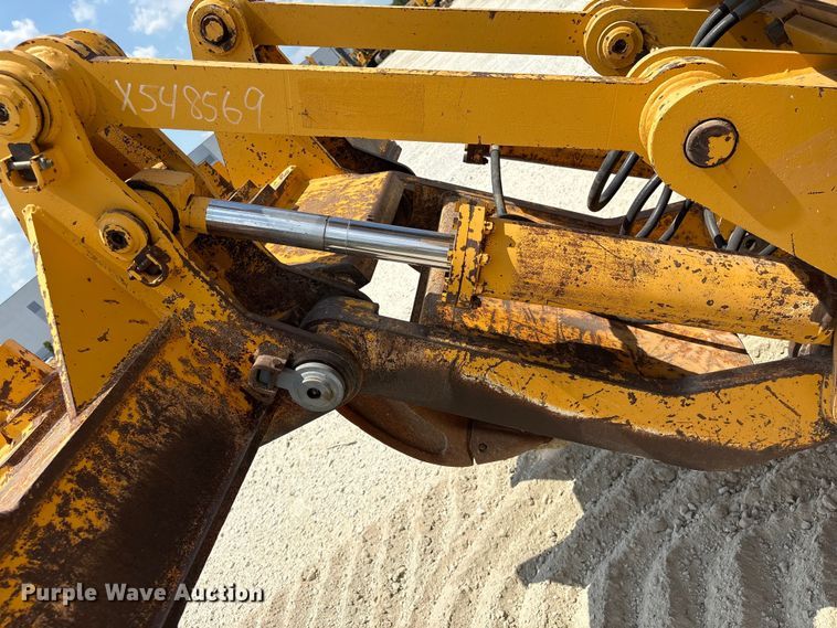 image for item EF1240 2022 John Deere 850L dozer