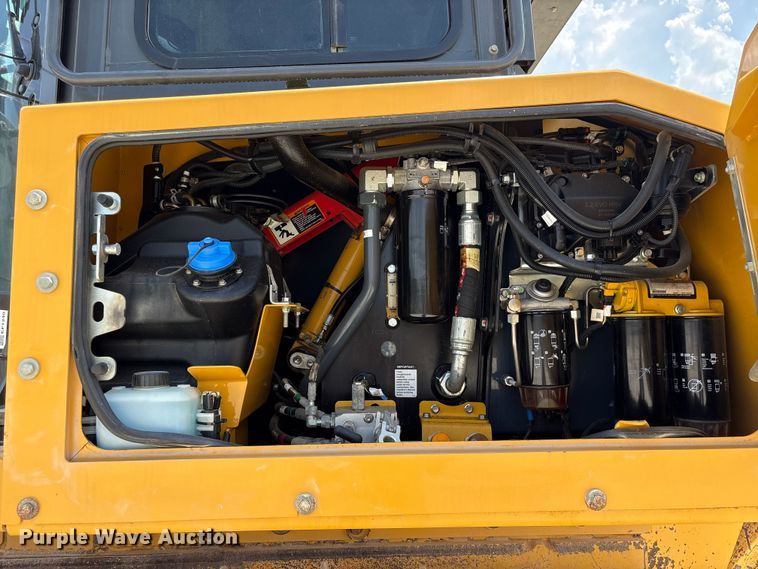 image for item EF1240 2022 John Deere 850L dozer