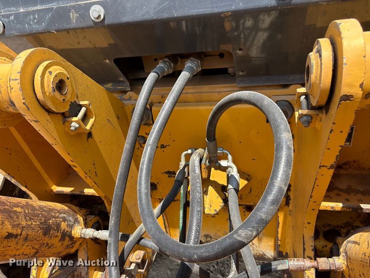 image for item EF1240 2022 John Deere 850L dozer