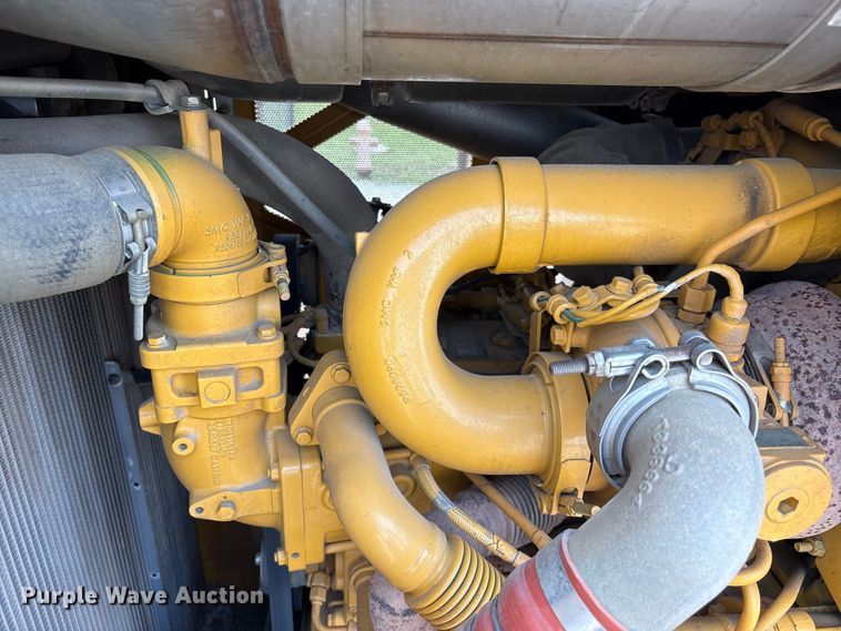image for item EF1240 2022 John Deere 850L dozer