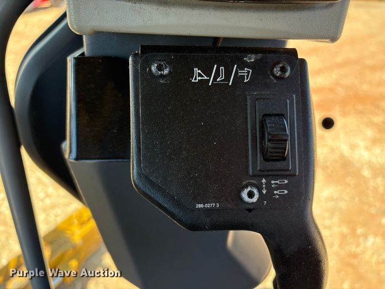 image for item EF1242 2019 Caterpillar 120 motor grader