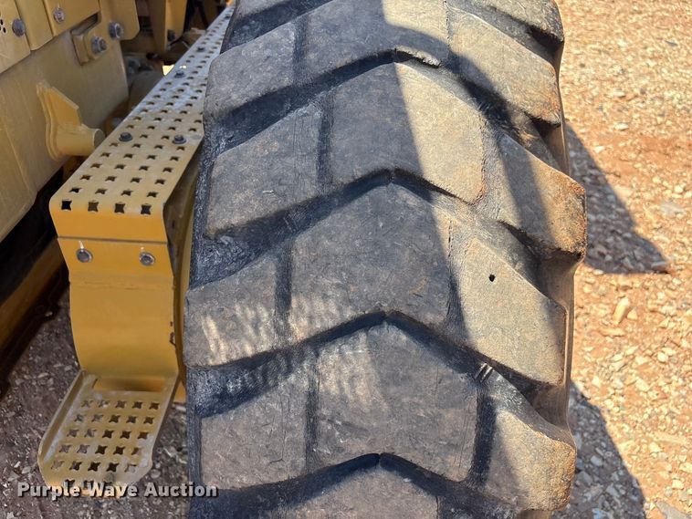 image for item EF1242 2019 Caterpillar 120 motor grader