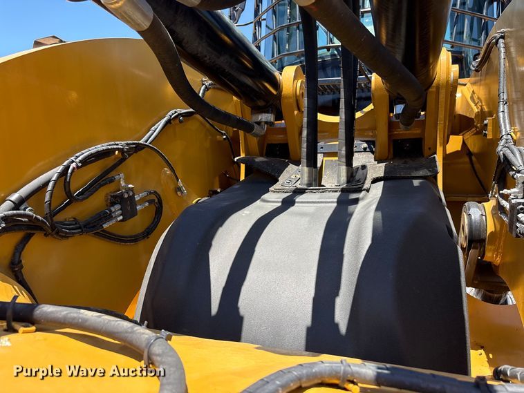 image for item EF1243 2022 Caterpillar 982 wheel loader