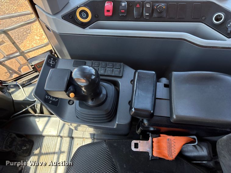 image for item EF1243 2022 Caterpillar 982 wheel loader
