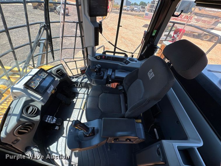 image for item EF1243 2022 Caterpillar 982 wheel loader