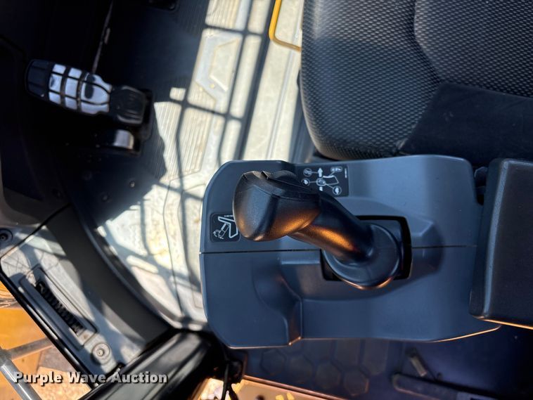 image for item EF1243 2022 Caterpillar 982 wheel loader