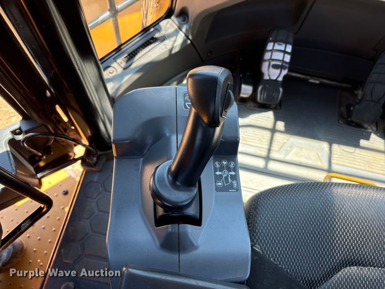 image for item EF1243 2022 Caterpillar 982 wheel loader
