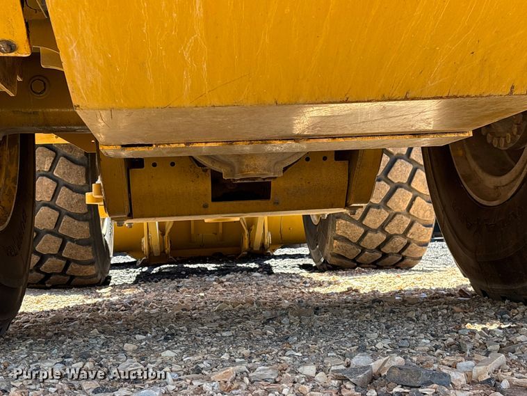 image for item EF1243 2022 Caterpillar 982 wheel loader