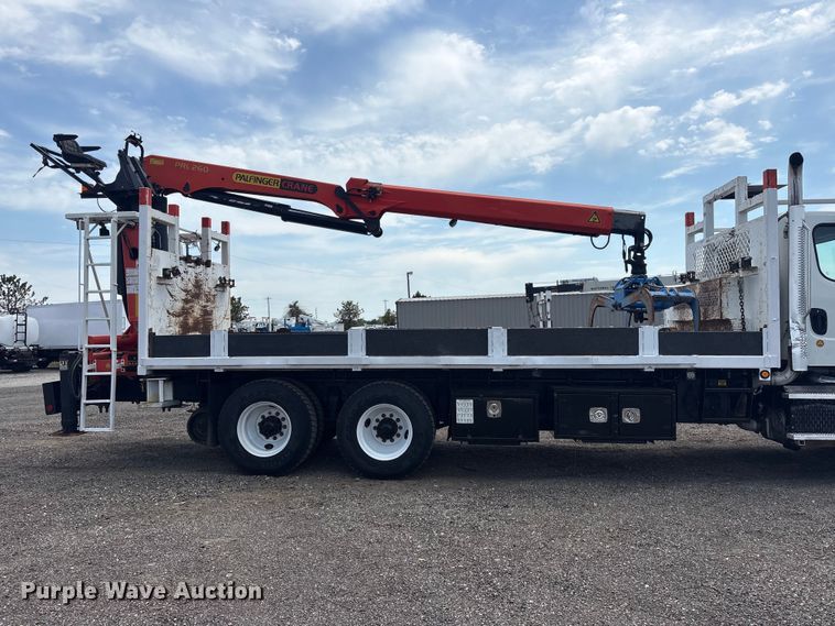 image for item EG9091 2013 Freightliner Business Class M2 grapple truck