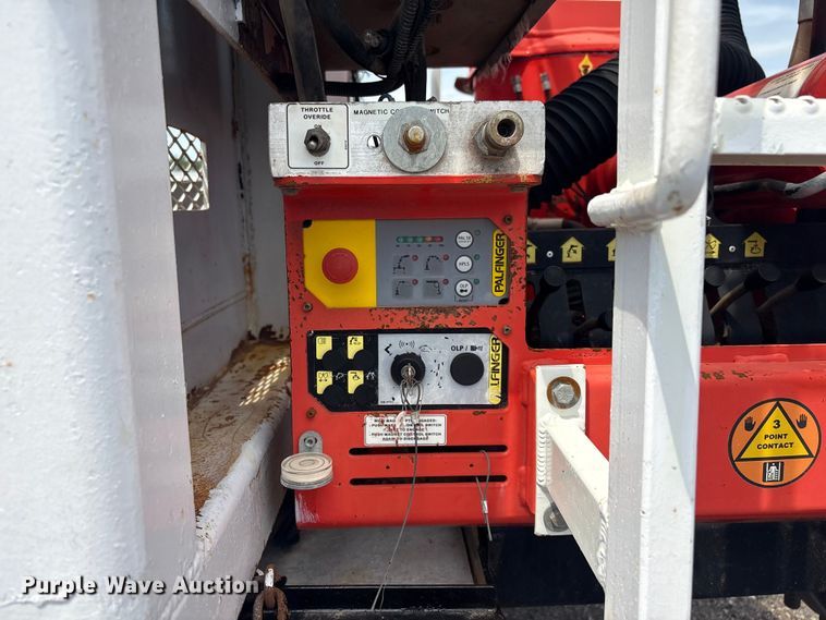 image for item EG9091 2013 Freightliner Business Class M2 grapple truck