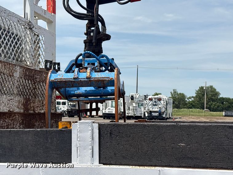 image for item EG9091 2013 Freightliner Business Class M2 grapple truck