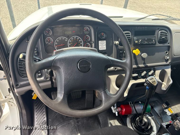 image for item EG9091 2013 Freightliner Business Class M2 grapple truck