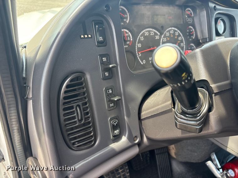 image for item EG9091 2013 Freightliner Business Class M2 grapple truck