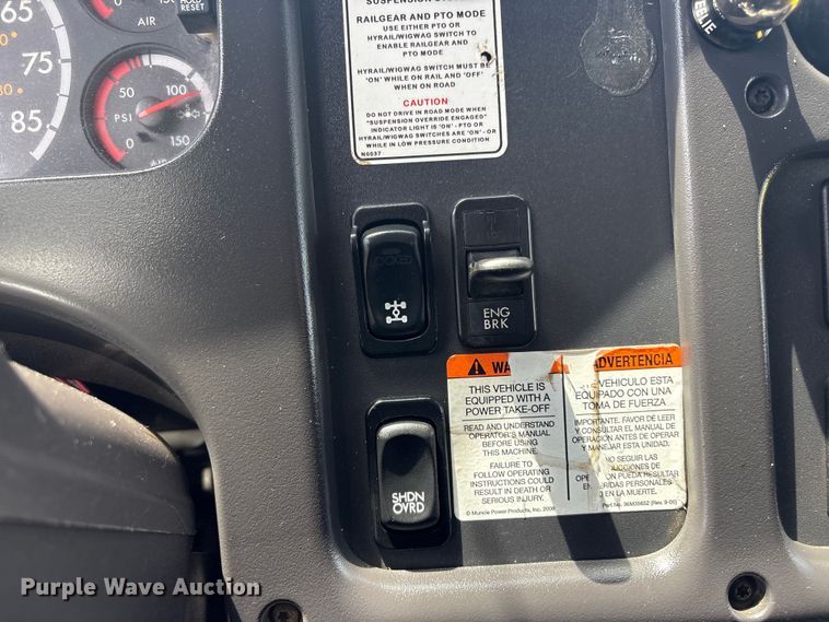 image for item EG9091 2013 Freightliner Business Class M2 grapple truck