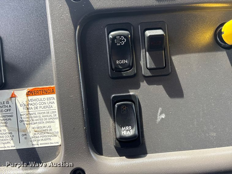 image for item EG9091 2013 Freightliner Business Class M2 grapple truck