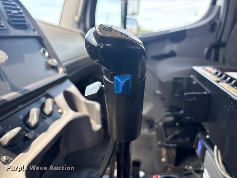 image for item EG9091 2013 Freightliner Business Class M2 grapple truck