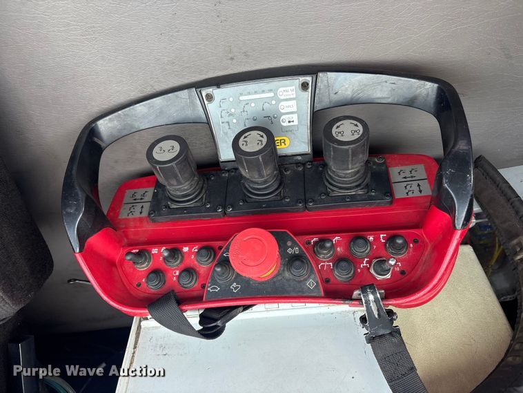 image for item EG9091 2013 Freightliner Business Class M2 grapple truck