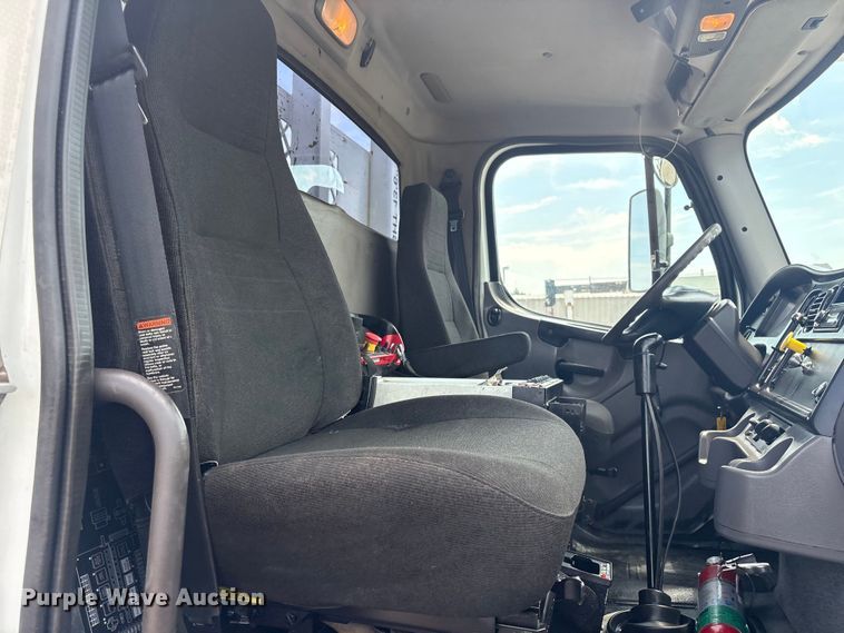 image for item EG9091 2013 Freightliner Business Class M2 grapple truck