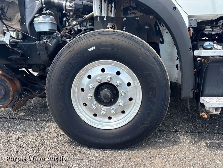 image for item EG9091 2013 Freightliner Business Class M2 grapple truck