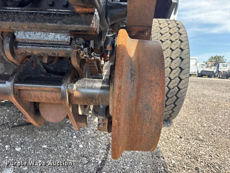 image for item EG9091 2013 Freightliner Business Class M2 grapple truck