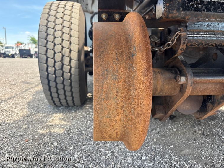 image for item EG9091 2013 Freightliner Business Class M2 grapple truck