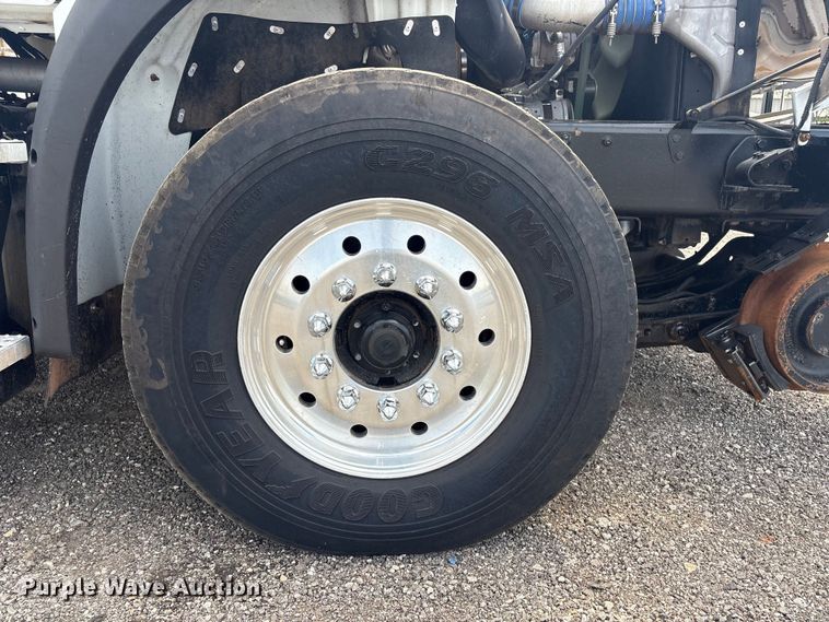 image for item EG9091 2013 Freightliner Business Class M2 grapple truck