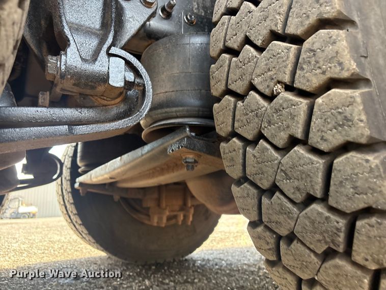 image for item EG9091 2013 Freightliner Business Class M2 grapple truck