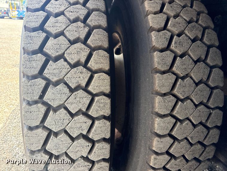 image for item EG9091 2013 Freightliner Business Class M2 grapple truck