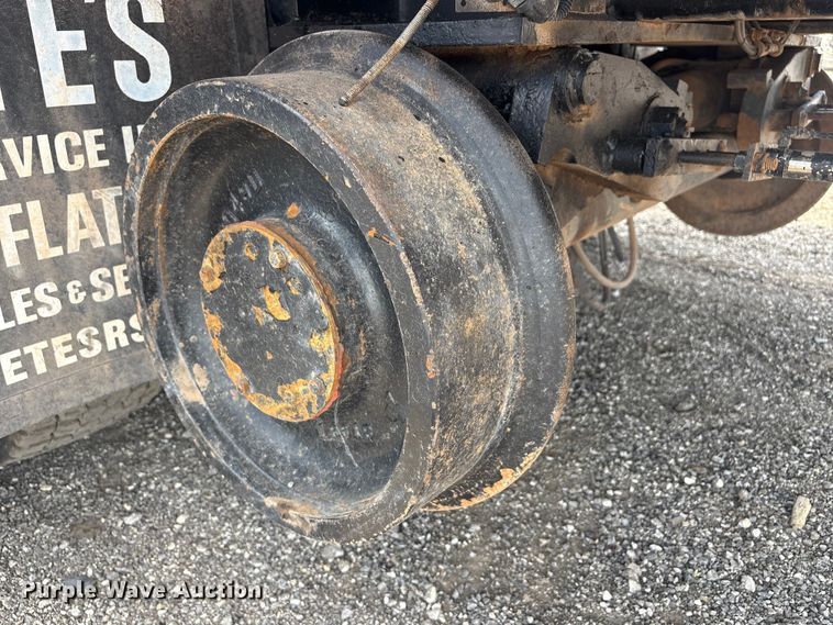 image for item EG9091 2013 Freightliner Business Class M2 grapple truck