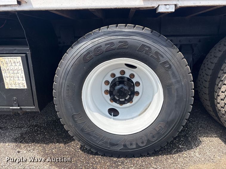 image for item EG9091 2013 Freightliner Business Class M2 grapple truck