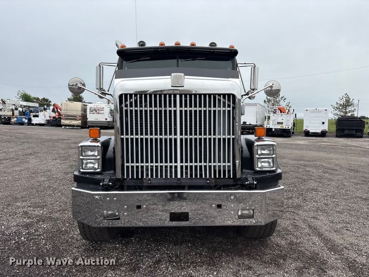 image for item EG9101 1991 International 9300 water truck